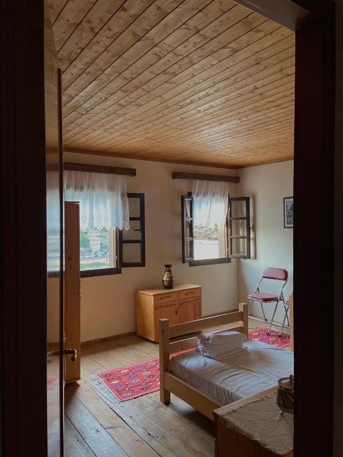 Teo'S Guest House Μπεράτ Εξωτερικό φωτογραφία
