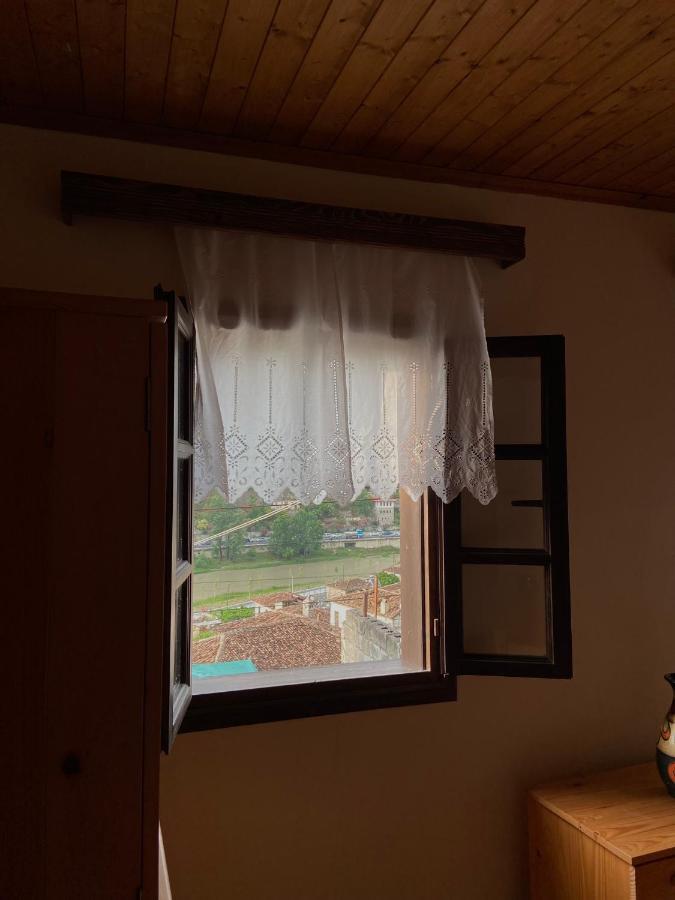 Teo'S Guest House Μπεράτ Εξωτερικό φωτογραφία
