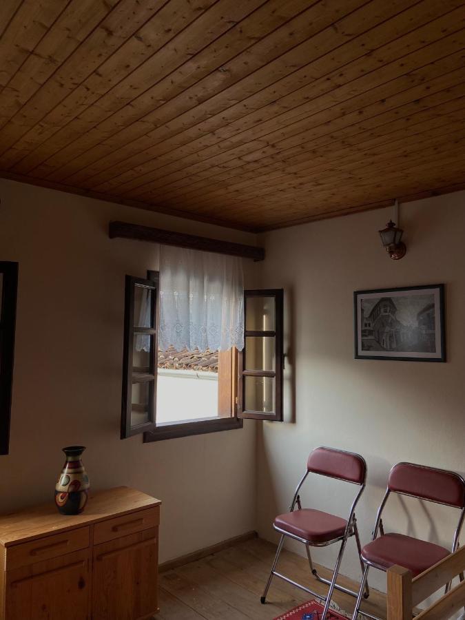 Teo'S Guest House Μπεράτ Εξωτερικό φωτογραφία
