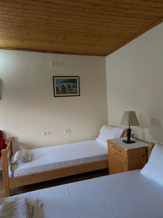 Teo'S Guest House Μπεράτ Εξωτερικό φωτογραφία