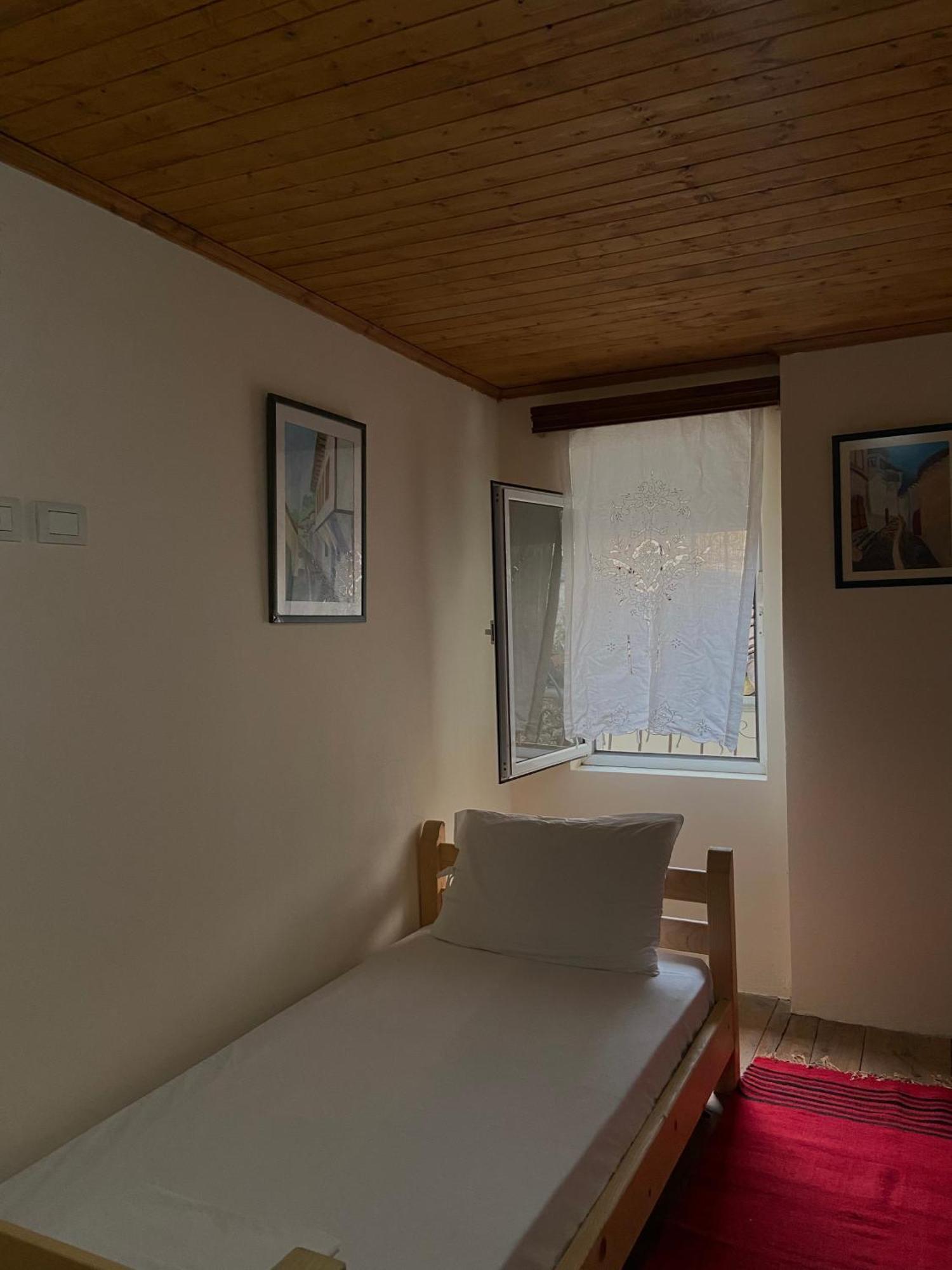 Teo'S Guest House Μπεράτ Εξωτερικό φωτογραφία