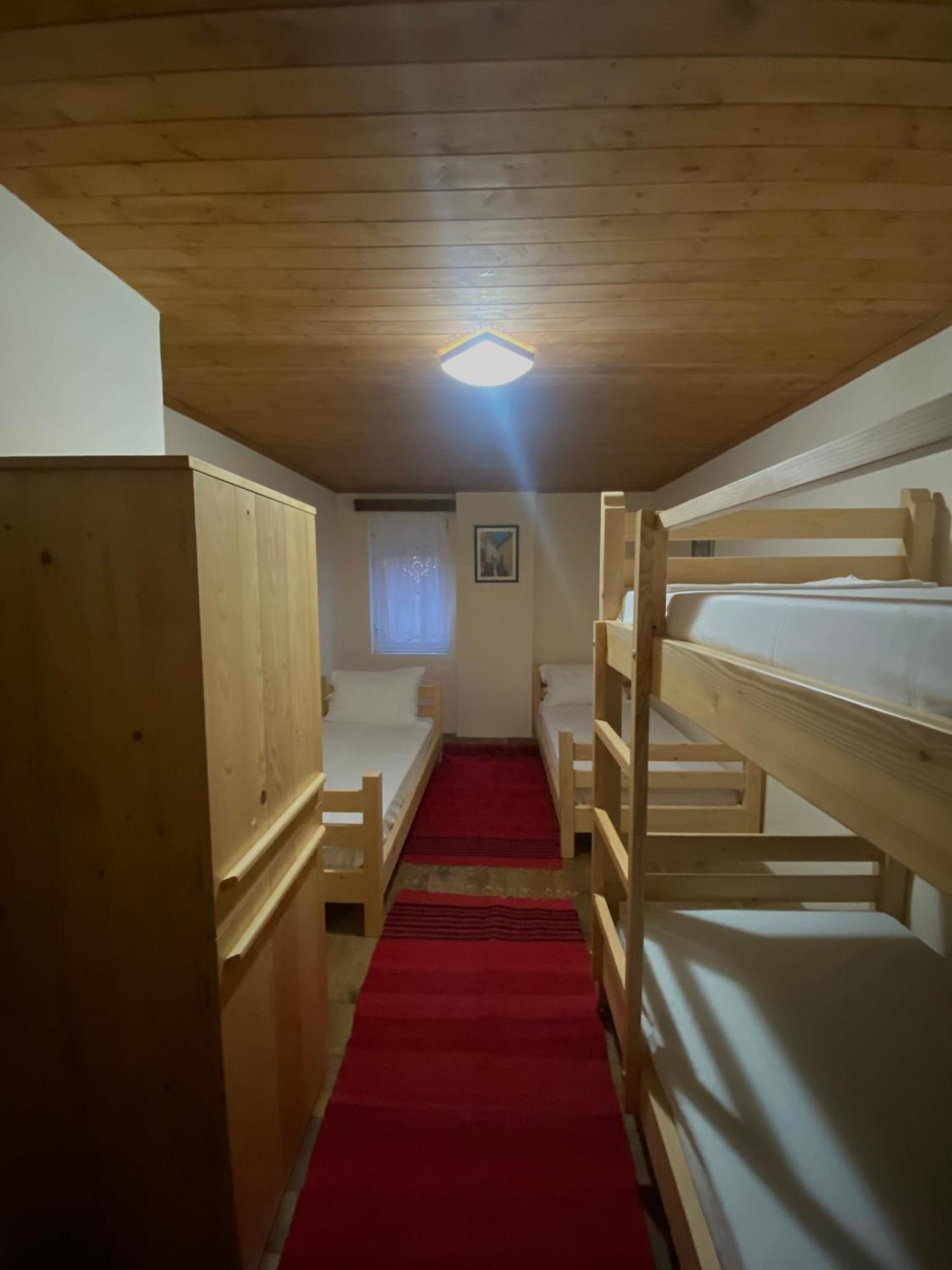 Teo'S Guest House Μπεράτ Εξωτερικό φωτογραφία
