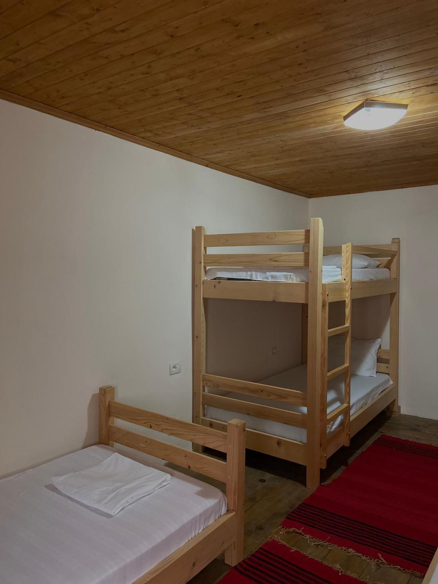 Teo'S Guest House Μπεράτ Εξωτερικό φωτογραφία