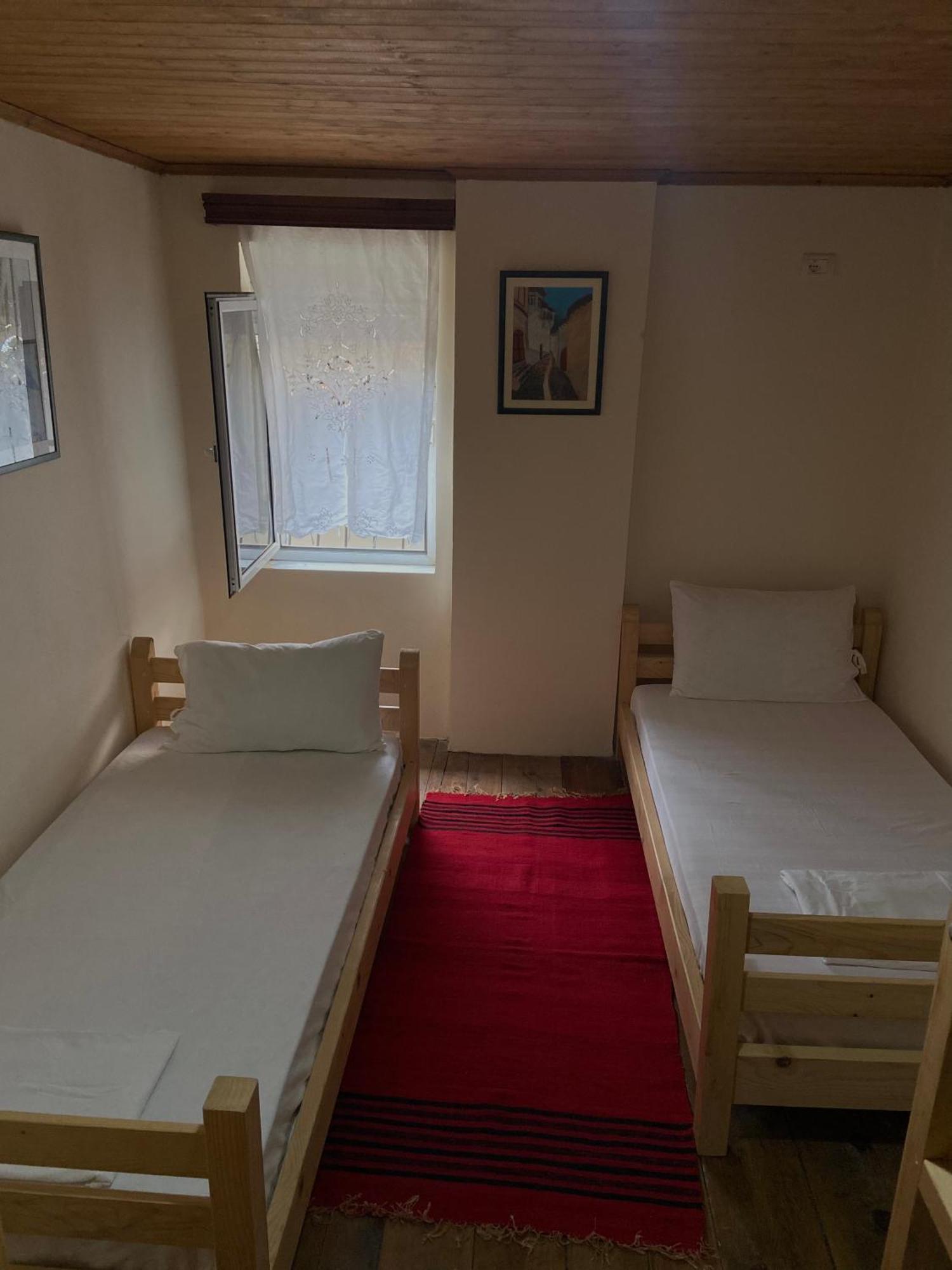 Teo'S Guest House Μπεράτ Εξωτερικό φωτογραφία