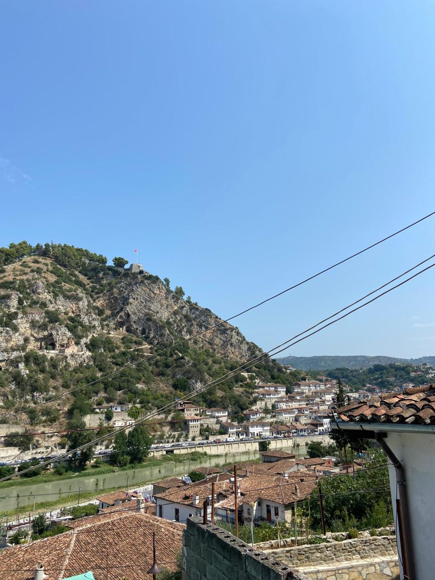 Teo'S Guest House Μπεράτ Εξωτερικό φωτογραφία