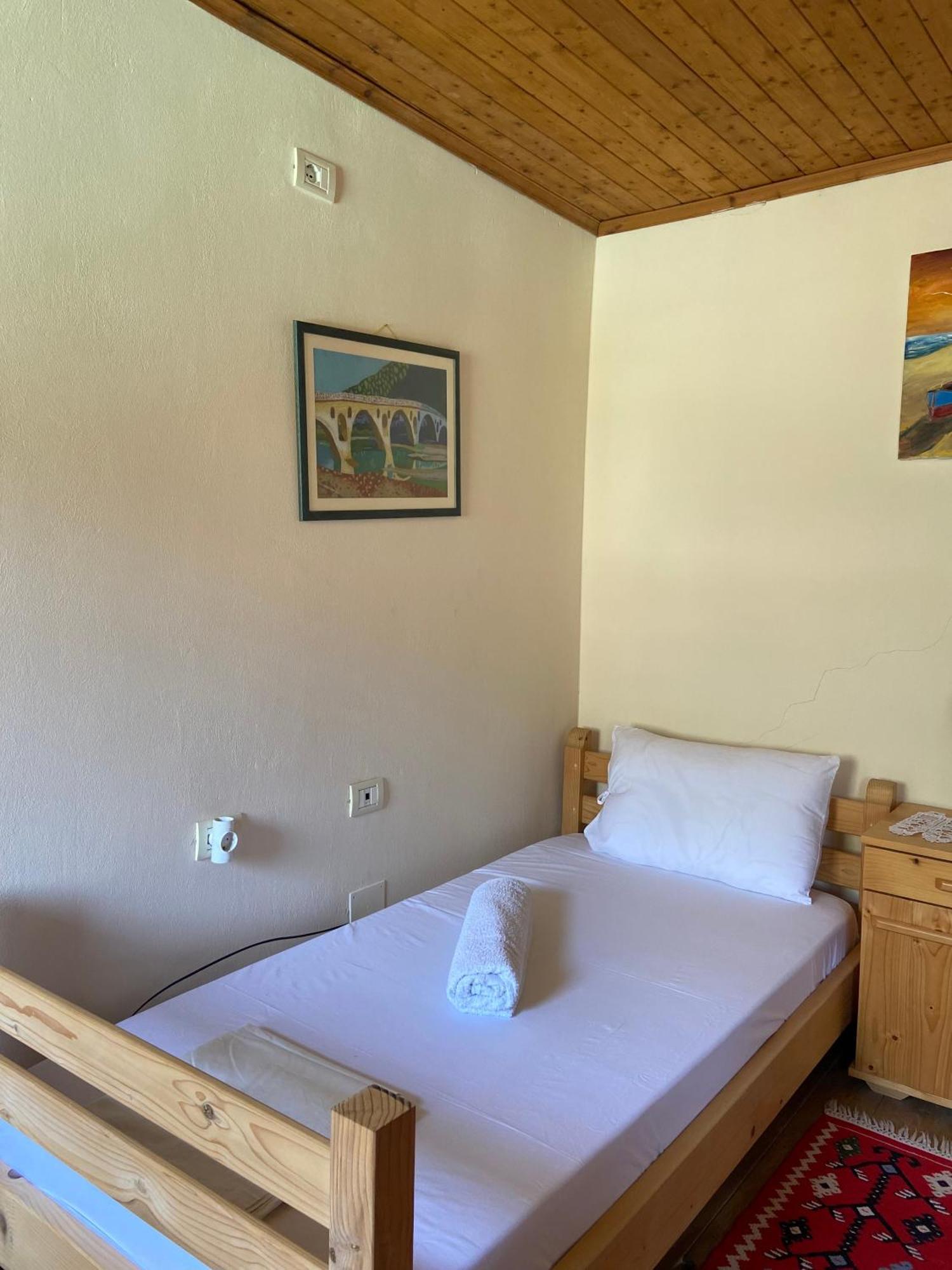 Teo'S Guest House Μπεράτ Εξωτερικό φωτογραφία