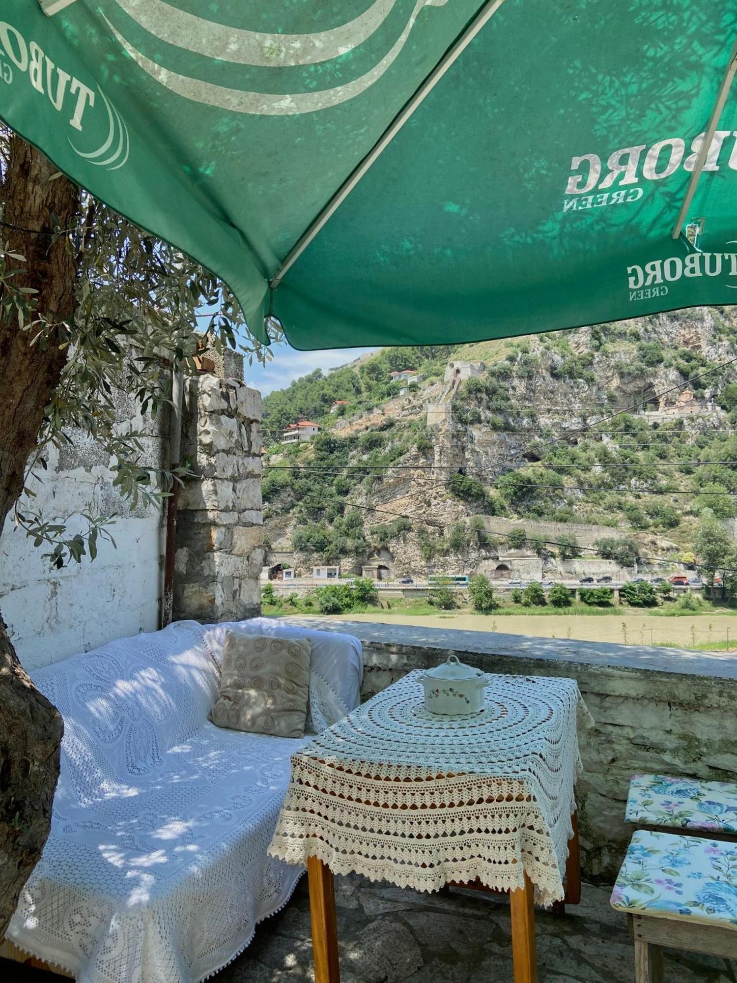 Teo'S Guest House Μπεράτ Εξωτερικό φωτογραφία