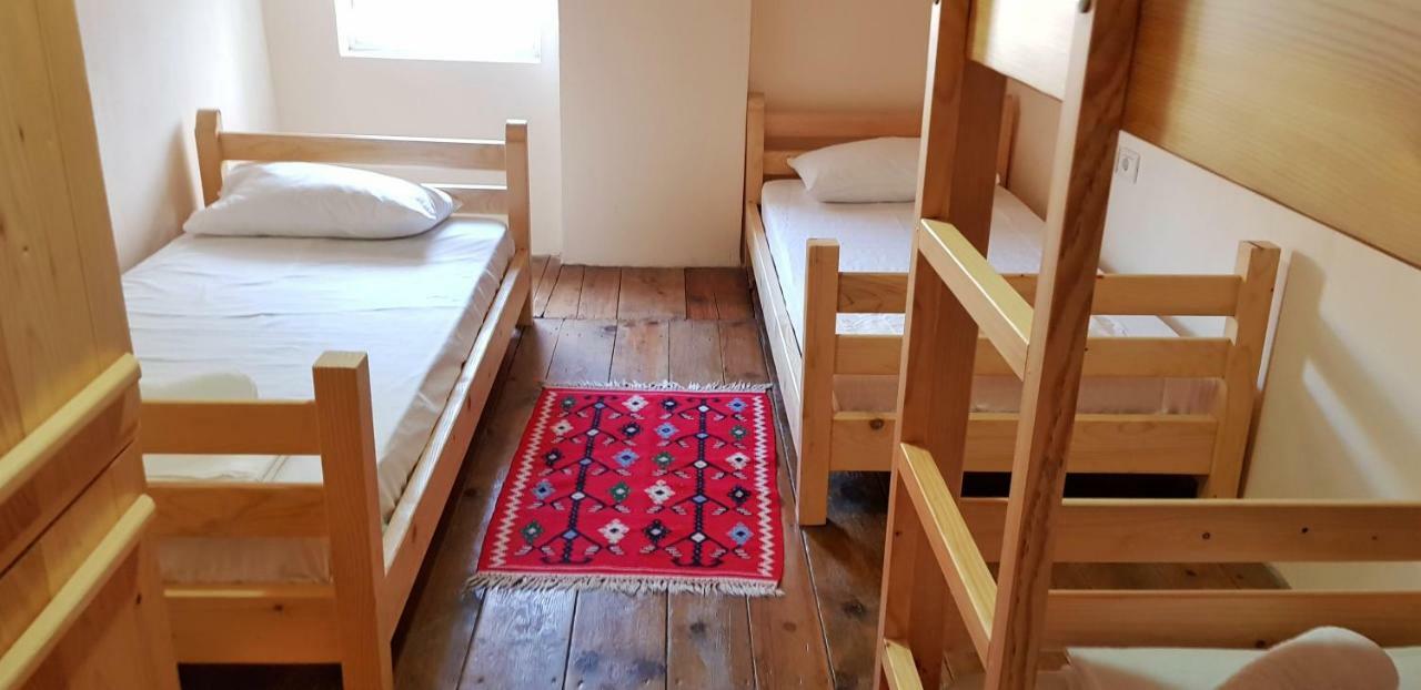 Teo'S Guest House Μπεράτ Εξωτερικό φωτογραφία